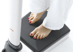 Благодаря низкой высоте конструк- ции, весы также хорошо подходят для пациентов с большим весом