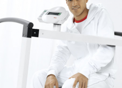 Электронные весы seca 684 удобны для взвешивания в положении стоя или сидя